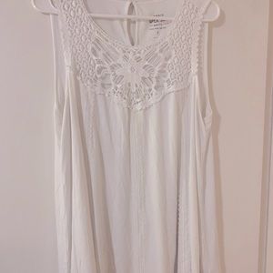 Torrid 2 white macramé super soft tank top